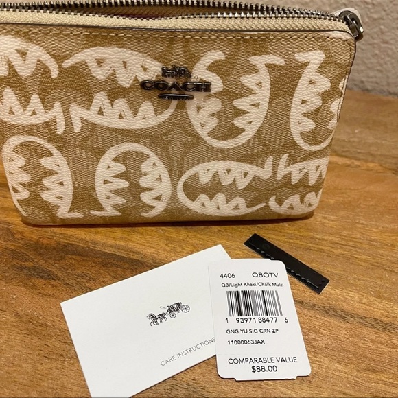 NWT! Coach Corner Zip Wristlet with Rexy - Picture 6 of 9